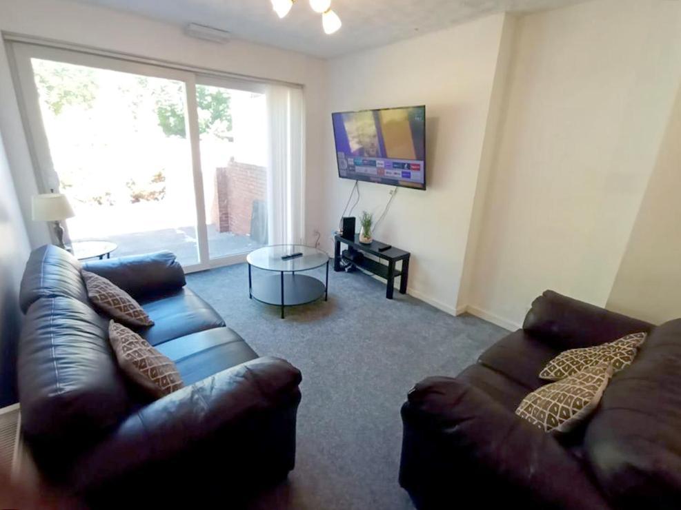 Cozy 4 Bedroom House In Smethwick With 4 Bathrooms Perfect For Contractors And Families Birmingham Exterior photo