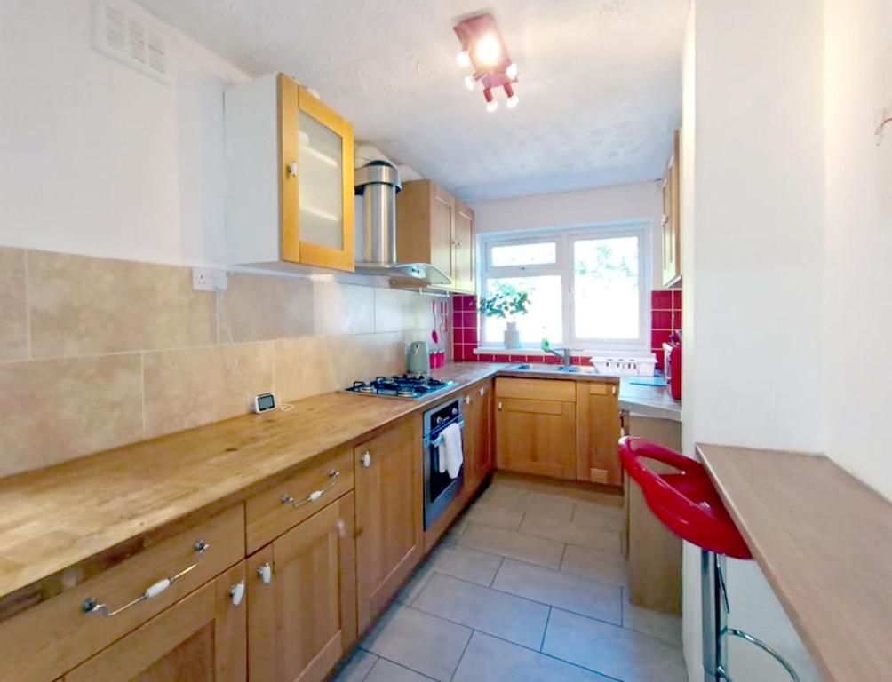 Cozy 4 Bedroom House In Smethwick With 4 Bathrooms Perfect For Contractors And Families Birmingham Exterior photo