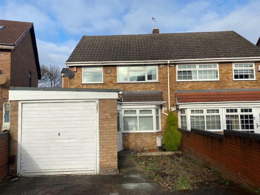 Cozy 4 Bedroom House In Smethwick With 4 Bathrooms Perfect For Contractors And Families Birmingham Exterior photo